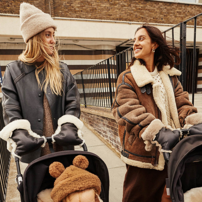 Merino Sheepskin Buggy Mittens - Noir/Milk