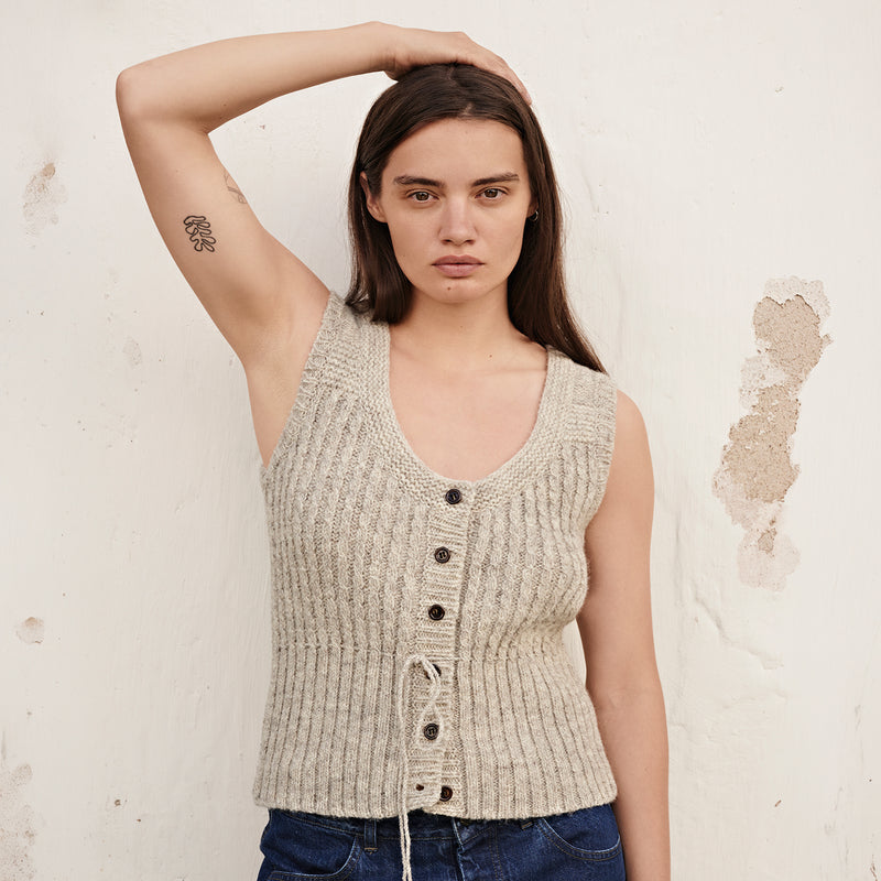 Women's Undyed Wool Cable Vest - Light Grey