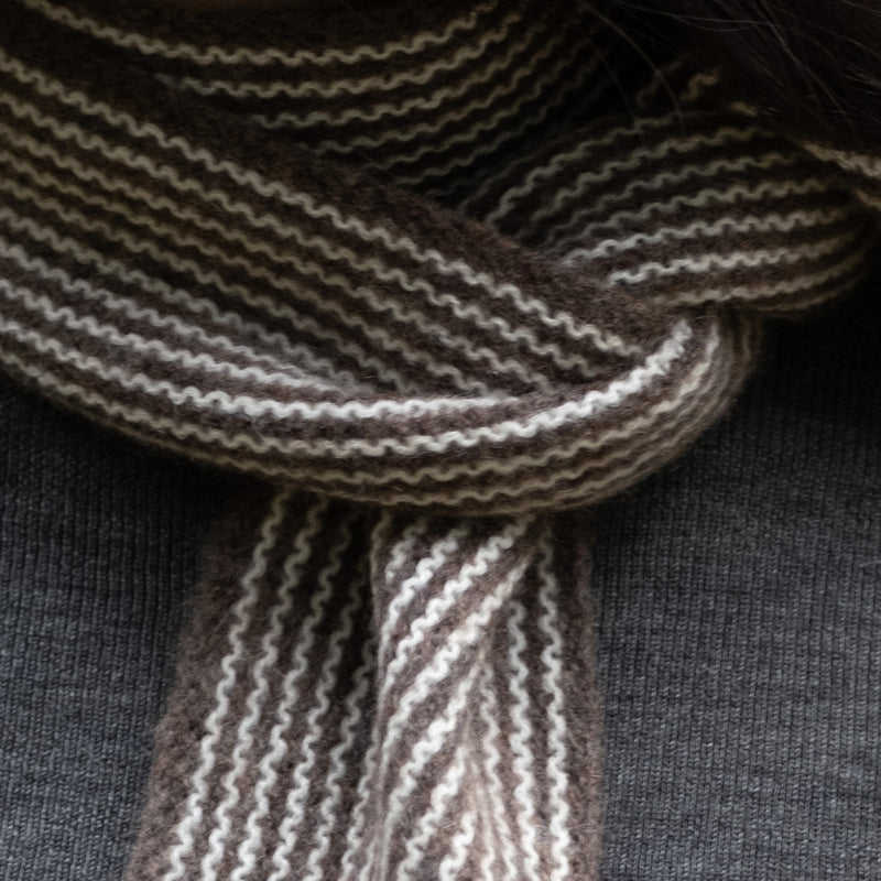 Women's Cashmere Sailor Neck Scarf - Brown