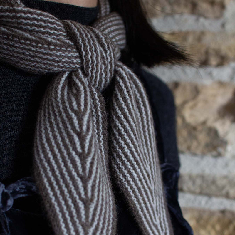 Women's Cashmere Sailor Neck Scarf - Brown