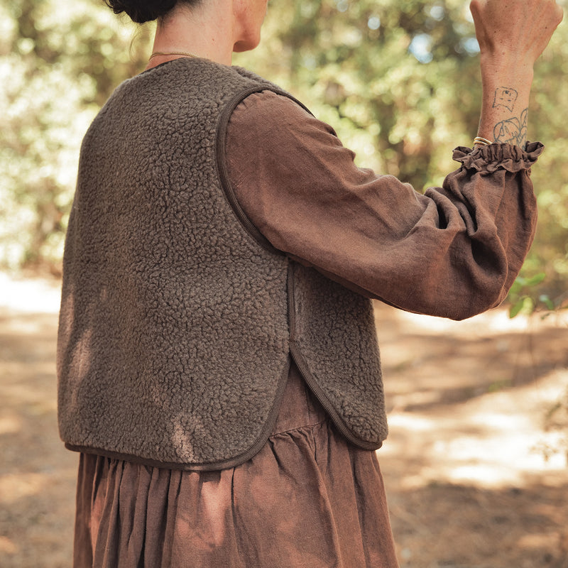 Sambar Women's Vest - Wool Teddy Fleece - Cocoa