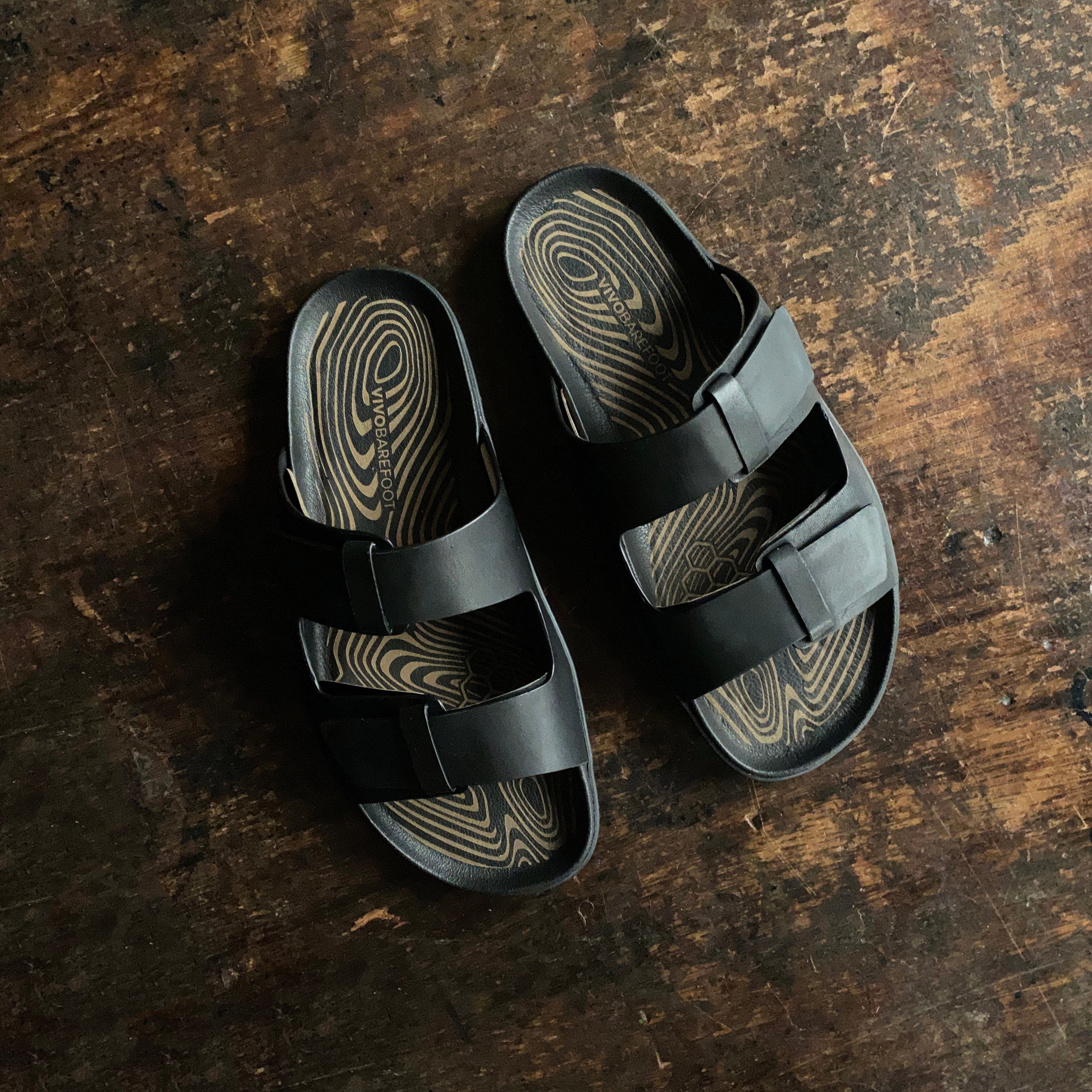 Women's Leather Sensus Yin Slides in Obsidian – MamaOwl