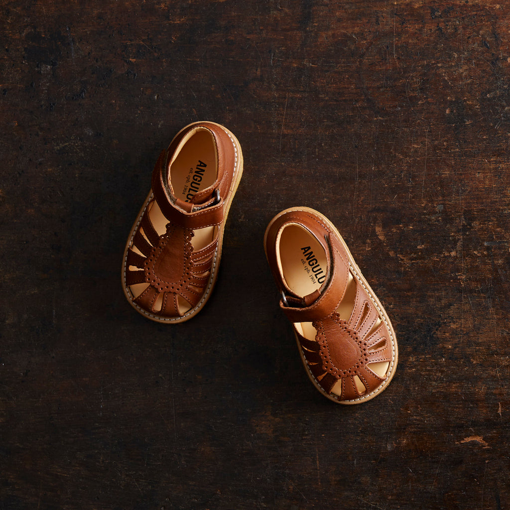 Toddler Petal Scallop Sandals - Cognac – MamaOwl