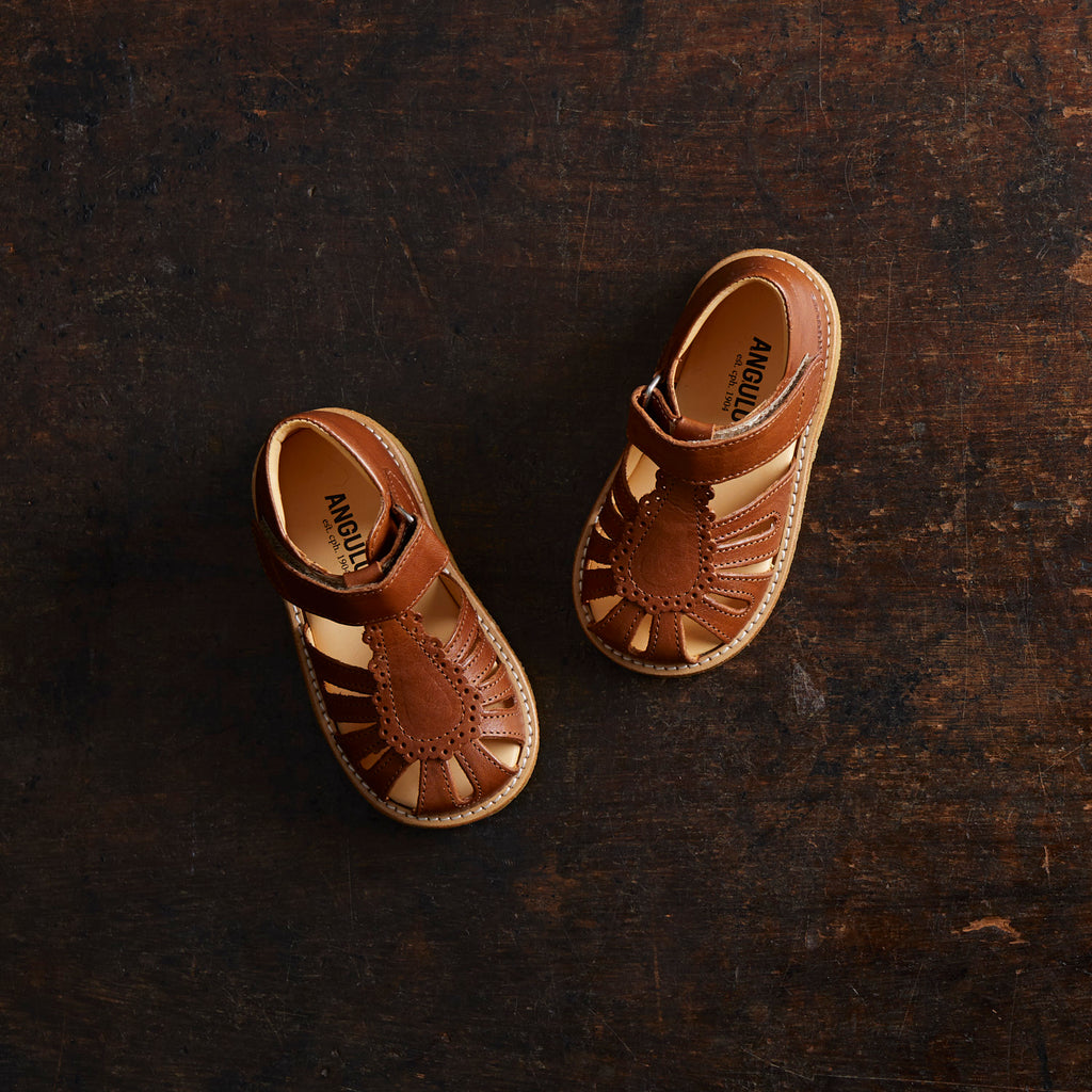 Toddler Petal Scallop Sandals - Cognac – MamaOwl