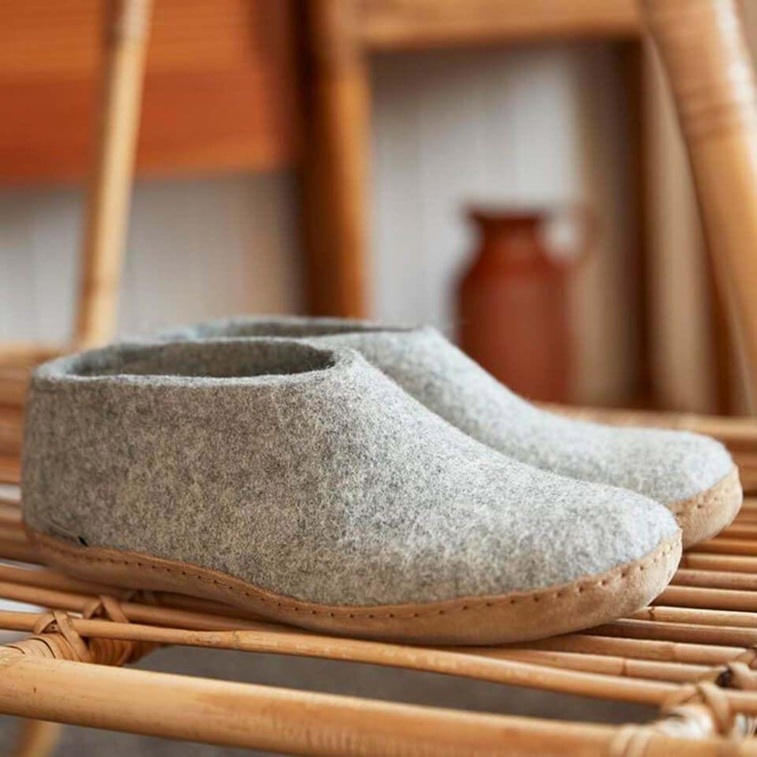 Women top house shoes, felted wool natural slippers, Felted shoes